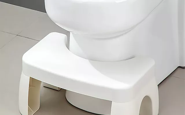 Το σκαμπό προσαρμόζεται στο σχήμα της τουαλέτας
